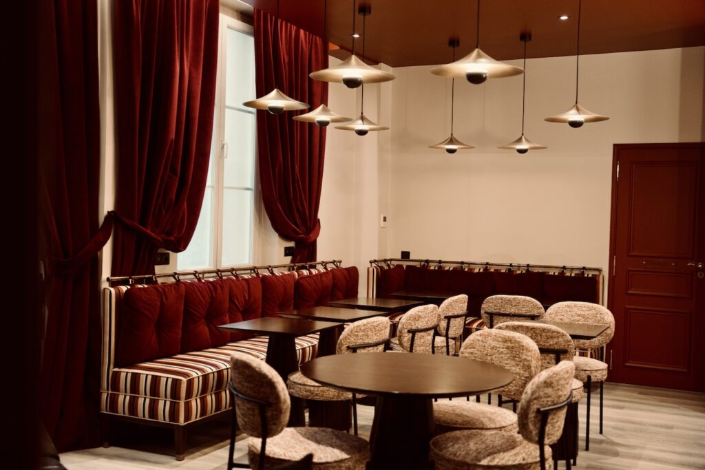 mobilier-salle-de-petit-dejeuner-hotel-3-2